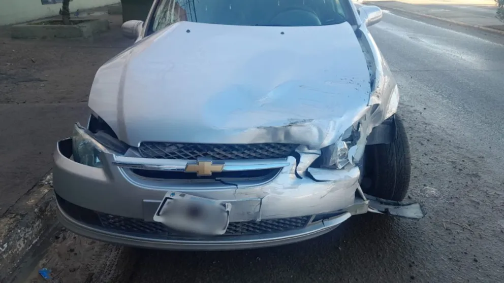 Se cruzaron en el centro de Comodoro y terminaron colisionando