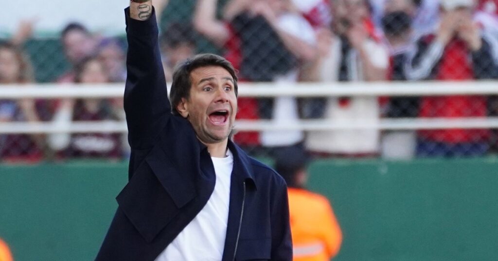 "Te preguntás, '¿yo qué soy?', pero esto es River, es un país entero y hay que saberlo llevar"