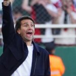 Utilice este título “Te preguntás, ‘¿yo qué soy?’, pero esto es River, es un país entero y hay que saberlo llevar” y cree en base a ese titulo original un titulo nuevo, preciso, comprensible y que no pierda relacion con el titulo original. Necesito que me devuelvas solo y nada mas que el titulo nuevo.