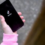 Utilice este título TikTok alcanza un acuerdo de 400 millones de dólares con el Departamento de Justicia de EE.UU. por violar leyes de privacidad infantil y cree en base a ese titulo original un titulo nuevo, preciso, comprensible y que no pierda relacion con el titulo original. Necesito que me devuelvas solo y nada mas que el titulo nuevo.