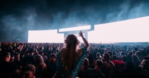 dos generaciones de música electrónica y una misma multitud en Creamfields UK, a pesar del mal tiempo