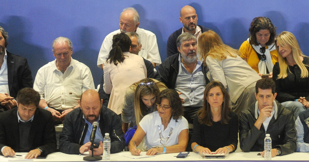 el peronismo sube la presión a los gobernadores por las PASO