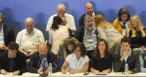 el peronismo sube la presión a los gobernadores por las PASO