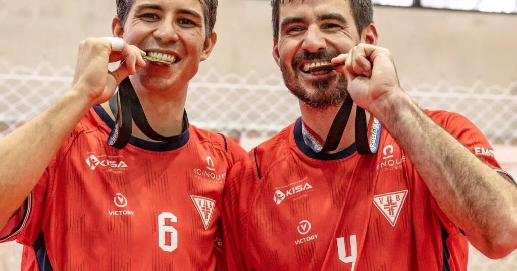 gritaron campeón con el club de sus amores, Villa Ballester, y le pusieron un broche de oro a su carrera en el handball