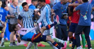 la AFA anunció que la FIFA aceptó que los jugadores sancionados cumplan las fechas en amistosos