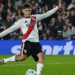 Utilice este título la eliminación terminó de quebrar su relación con los hinchas y lo quieren en Qatar y cree en base a ese titulo original un titulo nuevo, preciso, comprensible y que no pierda relacion con el titulo original. Necesito que me devuelvas solo y nada mas que el titulo nuevo.
