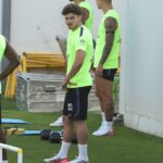Utilice este título las órdenes de Simeone y el “libérenlo” de redes sociales y cree en base a ese titulo original un titulo nuevo, preciso, comprensible y que no pierda relacion con el titulo original. Necesito que me devuelvas solo y nada mas que el titulo nuevo.