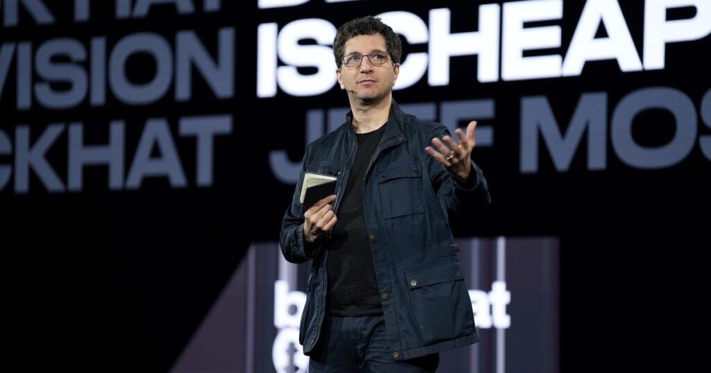 tras el hackeo que hizo OpenAI, el fundador de Black Hat advirtió sobre las empresas de IA