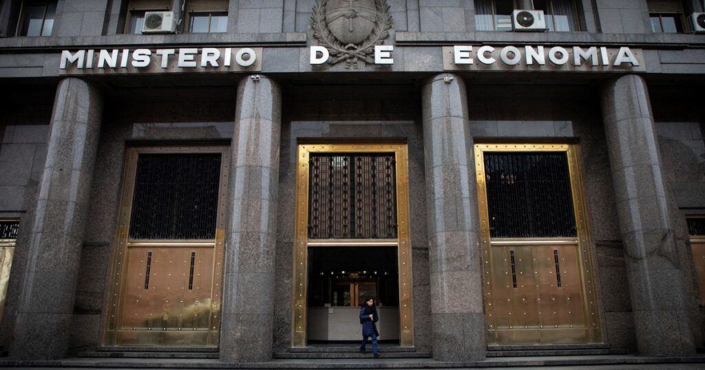 Finanzas refinanció el 103% de los vencimientos y sigue sin volcar pesos al mercado