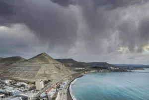 Frente de tormentas y frío polar: el invierno se despide con un severo temporal en Comodoro y Rada Tilly