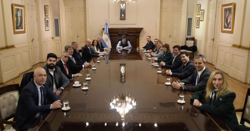 Javier Milei y sus medidas, EN VIVO: el Presidente encabeza la reunión de Gabinete y convoca a los legisladores libertarios