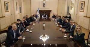 Javier Milei y sus medidas, EN VIVO: el Presidente encabeza la reunión de Gabinete y convoca a los legisladores libertarios