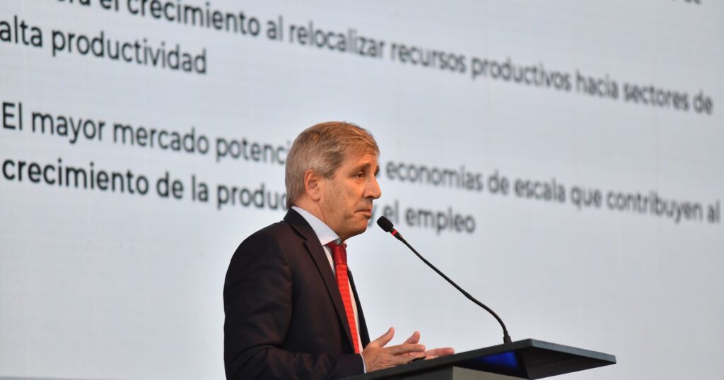 La economía libertaria, ¿en el camino "correcto" que pregona Caputo?