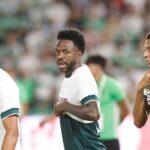 Utilice este título Mbappé y Vinícius Jr. se negaron a mostrar sus camisetas por Ceuta y ahora piden silbarlos en todas las canchas y cree en base a ese titulo original un titulo nuevo, preciso, comprensible y que no pierda relacion con el titulo original. Necesito que me devuelvas solo y nada mas que el titulo nuevo.