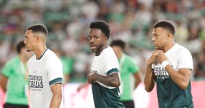 Mbappé y Vinícius Jr. se negaron a mostrar sus camisetas por Ceuta y ahora piden silbarlos en todas las canchas