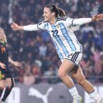 Utilice este título Mercedes Diz, la 9 que llegó a River por recomendación del padre de Gallardo, tiene una hamburguesa con su nombre y la rompe en el Mundial Sub 20: “Siempre soñé con esto” y cree en base a ese titulo original un titulo nuevo, preciso, comprensible y que no pierda relacion con el titulo original. Necesito que me devuelvas solo y nada mas que el titulo nuevo.