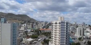 Miércoles de contrastes: fuerte ascenso térmico bajo la amenaza de intensas ráfagas en la región