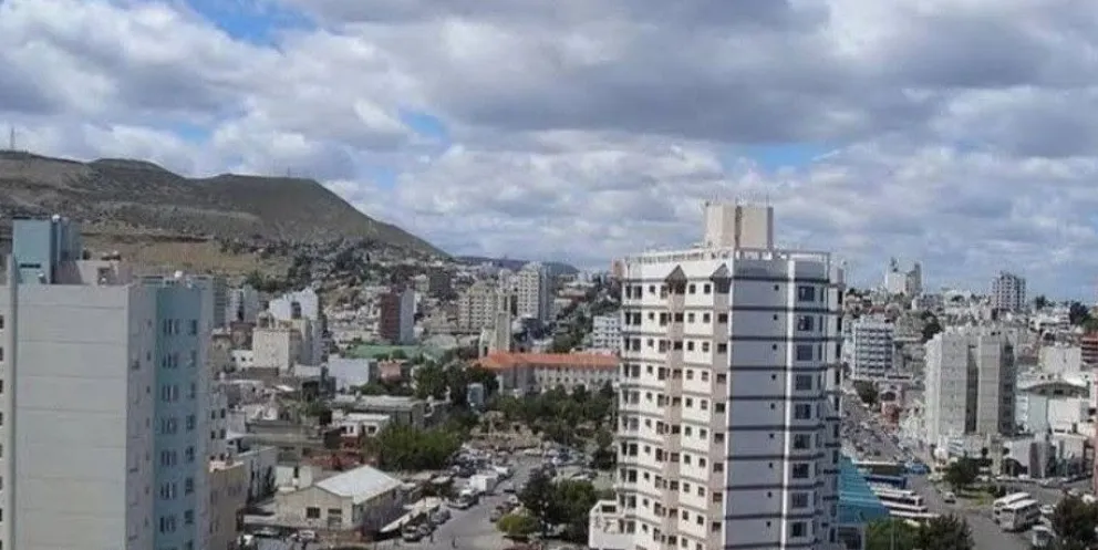 Miércoles de contrastes: fuerte ascenso térmico bajo la amenaza de intensas ráfagas en la región