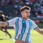 Utilice este título Quién es el pibe de River del gol agónico en la Sub 19: cláusula de 100 millones y cree en base a ese titulo original un titulo nuevo, preciso, comprensible y que no pierda relacion con el titulo original. Necesito que me devuelvas solo y nada mas que el titulo nuevo.