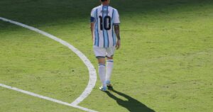 Scaloni guarda la 10 pero cuatro jugadores pelean por quedarse con esa camiseta