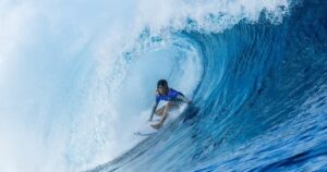 Su pasión por el surf la llevó a los 12 años a ser la más joven en una competencia mundial y entró al Libro Guinness de los récords