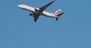 Terror en un vuelo de Australia a Qatar el 11 de septiembre por dos hombres que amenazaron a los pasajeros y tuvieron que ser inmovilizados con precintos plásticos