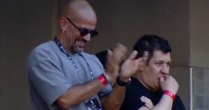 Verón denunció "robo" en plena final y luego bajó a buscar al árbitro Herrera