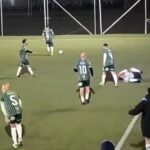 Utilice este título Violenta agresión en el fútbol Senior: un jugador golpeó al juez de línea y lo dejó inconsciente en Racing y cree en base a ese titulo original un titulo nuevo, preciso, comprensible y que no pierda relacion con el titulo original. Necesito que me devuelvas solo y nada mas que el titulo nuevo.