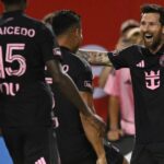 Utilice este título a qué hora juegan, formaciones y cómo ver el partido y cree en base a ese titulo original un titulo nuevo, preciso, comprensible y que no pierda relacion con el titulo original. Necesito que me devuelvas solo y nada mas que el titulo nuevo.
