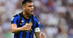 apareció por duplicado y el Inter remontó un partidazo ante Napoli para seguir con puntaje perfecto