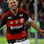 Utilice este título el Flamengo en guerra con Lula por meterse con el mayor ingreso del fútbol brasileño y cree en base a ese titulo original un titulo nuevo, preciso, comprensible y que no pierda relacion con el titulo original. Necesito que me devuelvas solo y nada mas que el titulo nuevo.