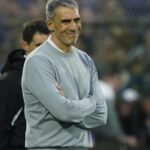 Utilice este título el abrupto final del DT y la decisión de Diego Milito para calmar las aguas tras la eliminación frente a Boca y cree en base a ese titulo original un titulo nuevo, preciso, comprensible y que no pierda relacion con el titulo original. Necesito que me devuelvas solo y nada mas que el titulo nuevo.
