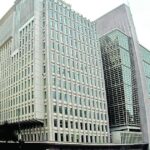 Utilice este título el fondo que perdió la demanda en Nueva York va de nuevo contra Argentina, ahora en el tribunal internacional del Banco Mundial y cree en base a ese titulo original un titulo nuevo, preciso, comprensible y que no pierda relacion con el titulo original. Necesito que me devuelvas solo y nada mas que el titulo nuevo.