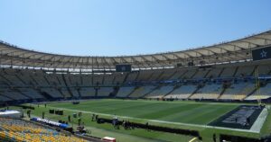 el templo del fútbol recibe por primera vez un partido de fútbol americano