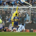 Utilice este título en la misma cancha, en el mismo arco y un año después sufrió otro gol olímpico ante Racing y cree en base a ese titulo original un titulo nuevo, preciso, comprensible y que no pierda relacion con el titulo original. Necesito que me devuelvas solo y nada mas que el titulo nuevo.