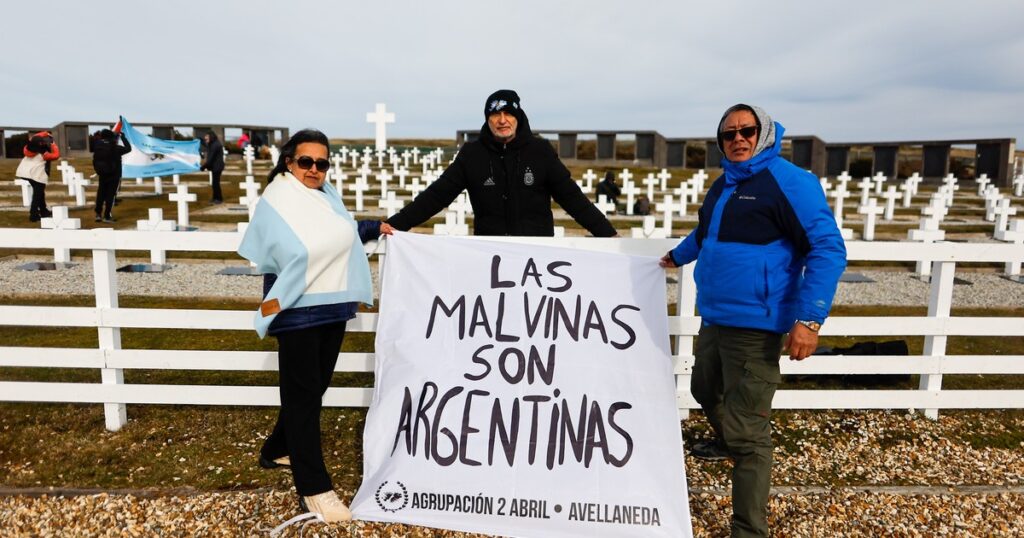 la historia de cómo llegó a las islas la bandera inspirada en la Selección Argentina