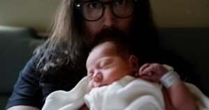 nació el primer nieto de John Lennon