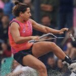 Utilice este título oro en wakeboard, tricampeonato y un histórico podio familiar en los Juegos Suramericanos 2026 y cree en base a ese titulo original un titulo nuevo, preciso, comprensible y que no pierda relacion con el titulo original. Necesito que me devuelvas solo y nada mas que el titulo nuevo.
