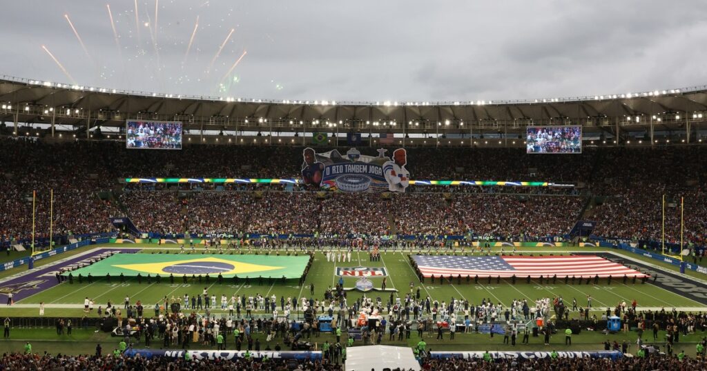 un evento histórico que convocó a 72 mil personas para el triunfo agónico de los Ravens