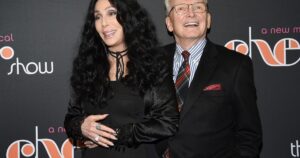 vistió a Cher, Tina Turner, Barbra Streisand y Liza Minnelli