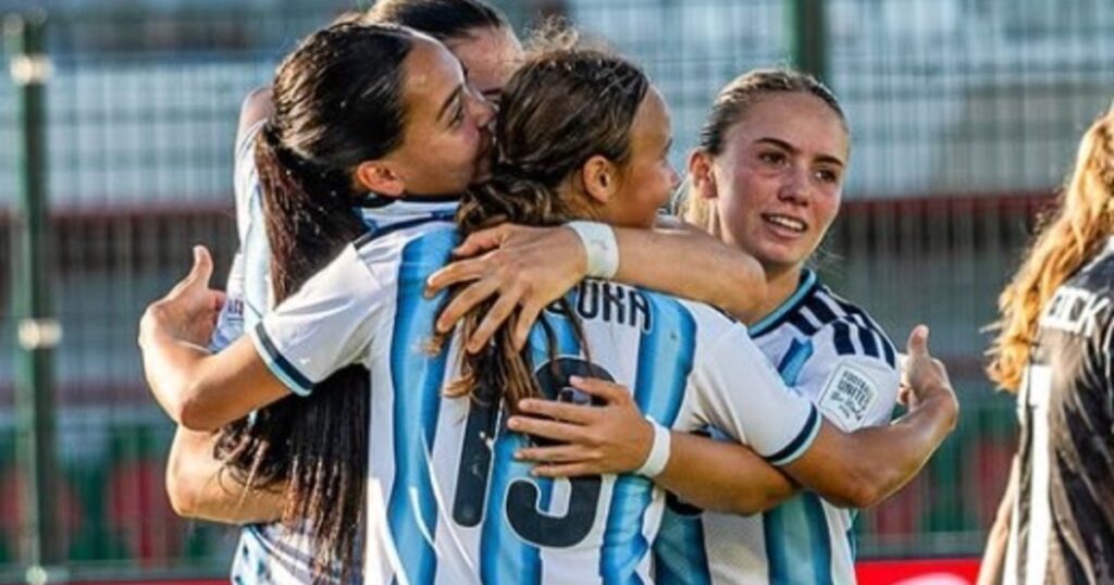 Argentina tuvo su primera alegría con dos goles de la joya de River
