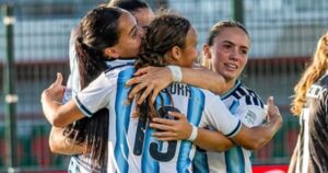 Argentina tuvo su primera alegría con dos goles de la joya de River