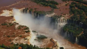 Cierran el circuito Garganta del Diablo por una extraordinaria crecida del río Iguazú