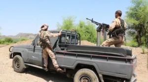 Coalición saudí lanza ofensiva aérea en Yemen tras avance rebelde en Turbah
