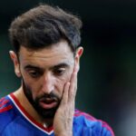 Utilice este título Desvalijaron la mansión de Bruno Fernandes mientras jugaba en Italia y sospechan de una banda con un modus operandi anti futbolistas y cree en base a ese titulo original un titulo nuevo, preciso, comprensible y que no pierda relacion con el titulo original. Necesito que me devuelvas solo y nada mas que el titulo nuevo.