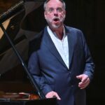 Utilice este título  El barítono alemán Matthias Goerne tuvo su tarde primaveral en el Teatro Colón interpretando “Viaje de invierno” y cree en base a ese titulo original un titulo nuevo, preciso, comprensible y que no pierda relacion con el titulo original. Necesito que me devuelvas solo y nada mas que el titulo nuevo.