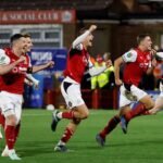 Utilice este título Fleetwood Town eliminó al Arsenal de la Copa de la Liga y firmó una de las sorpresas del siglo y cree en base a ese titulo original un titulo nuevo, preciso, comprensible y que no pierda relacion con el titulo original. Necesito que me devuelvas solo y nada mas que el titulo nuevo.
