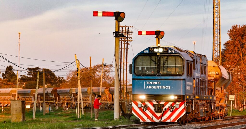 La privatización del Belgrano Cargas se demoraría unas semanas y pondrán a la venta los talleres y las locomotoras