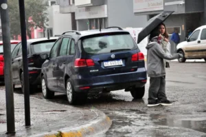 Las lluvias se quedan en Comodoro y Rada Tilly, pero el viento da tregua