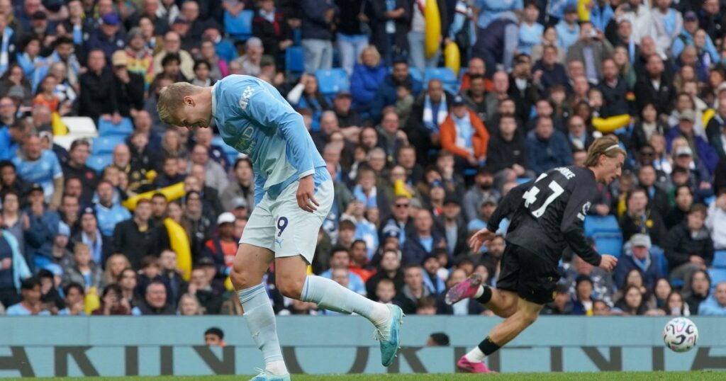 Manchester City guardó piezas de cara a la Champions, pero Haaland generó preocupación en la última jugada